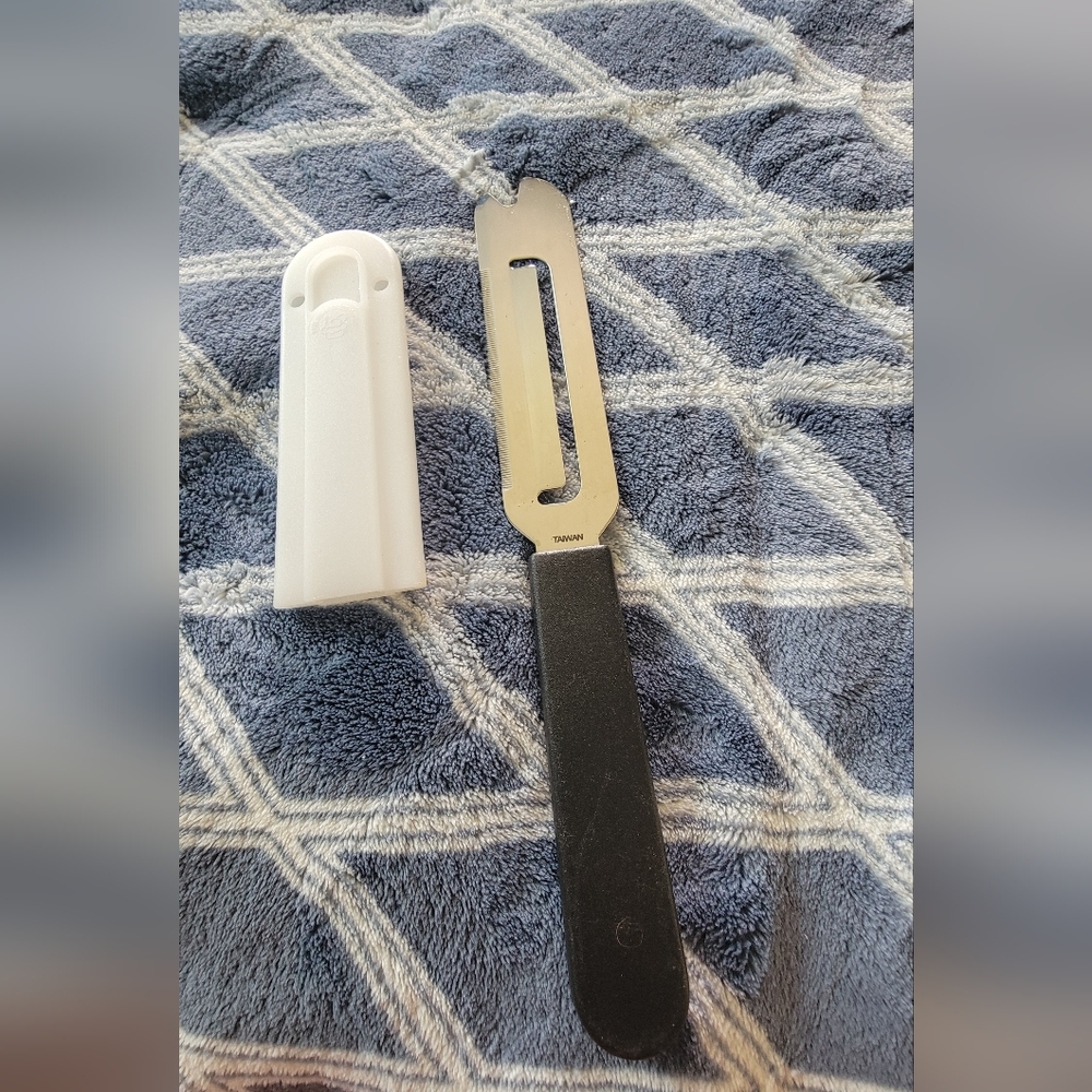 Pampered Chef cheese slicer/knife
